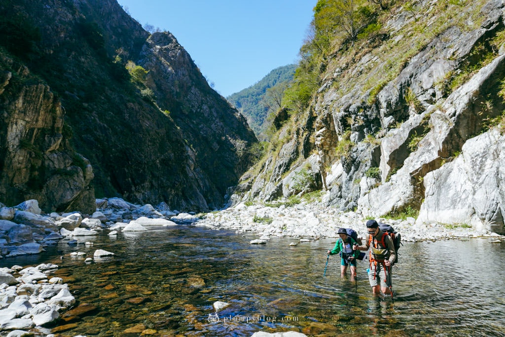 台中景點|馬陵溫泉|徒步溯溪包場絕美野溪溫泉,野營初體驗兩天兩夜。第一次Outdoor進化成胖貓咪3.0! - 第21張圖