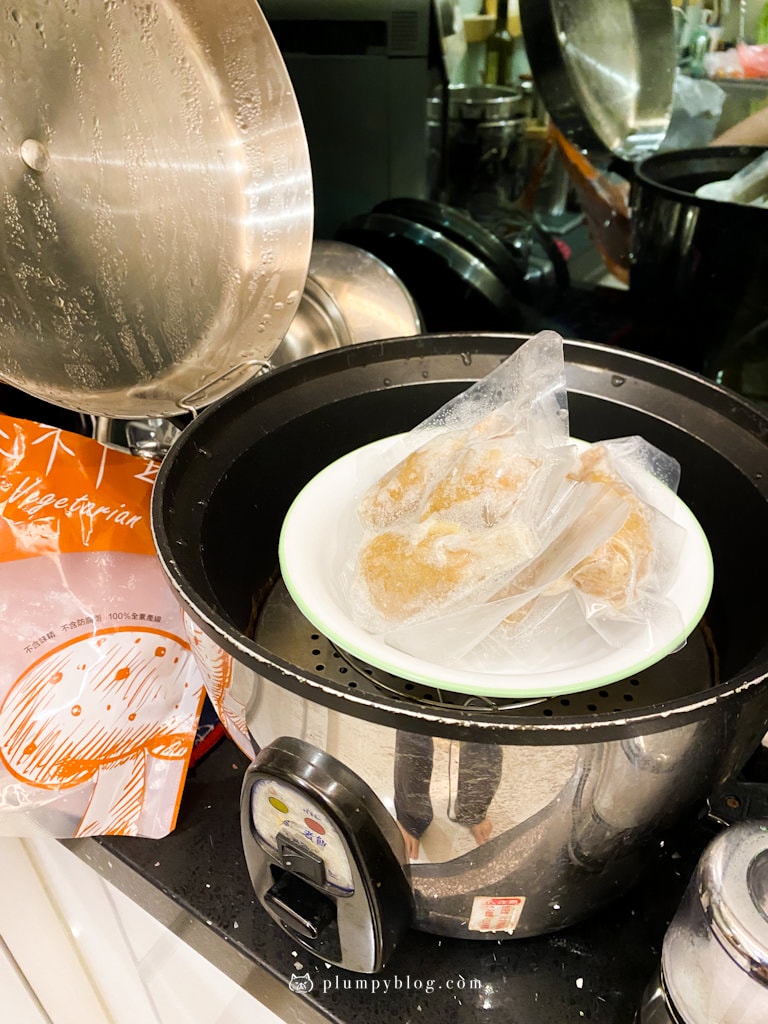 【開箱】蔬味平生|我的蔬食新生活。無肉不歡的胖貓咪,也有被蔬食征服的一天?!開箱蔬脆棒棒腿、未來肉蔬福漢堡排~香酥炸雞塊微辣好香好好吃! - 第3張圖 蔬味平生