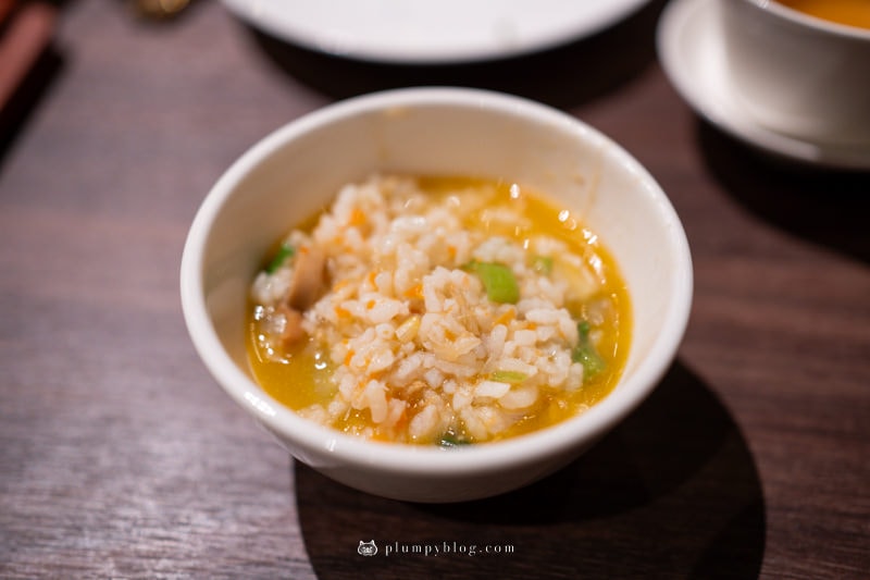 台北美食|上海鄉村 信義137|老字號江浙料理,餐桌上傳承的家鄉味,經典烤方、紅燒砂鍋魚頭飄香千里~ - 第17張圖