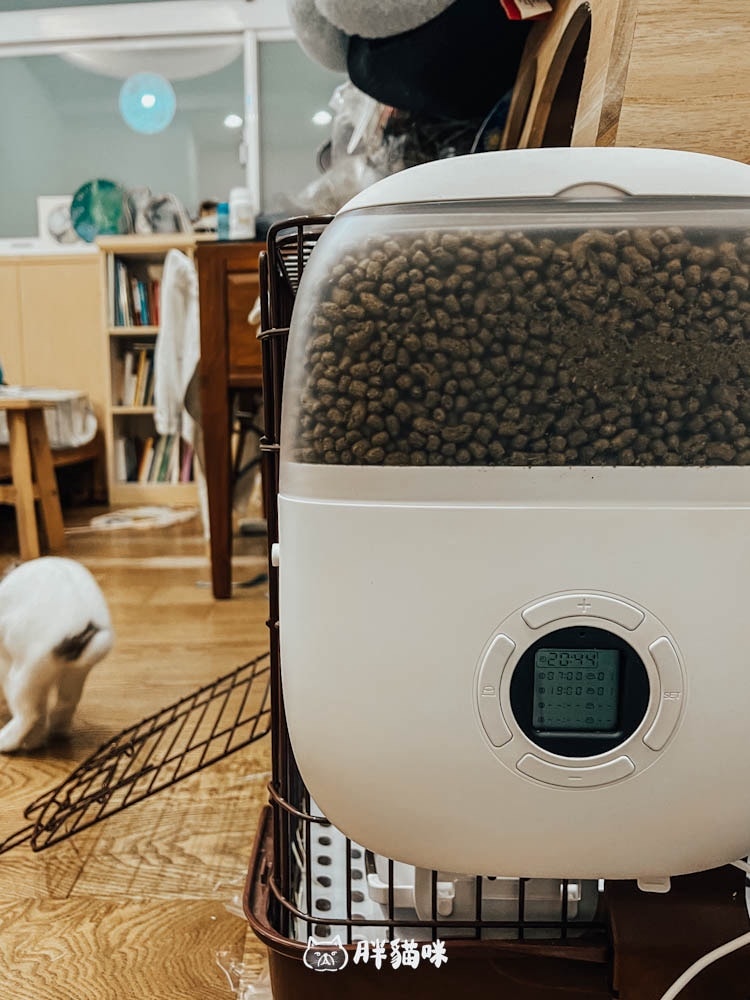 【寵物用品開箱】PETWANT籠子專用寵物自動餵食器1.8L :養兔升級 - 第2張圖