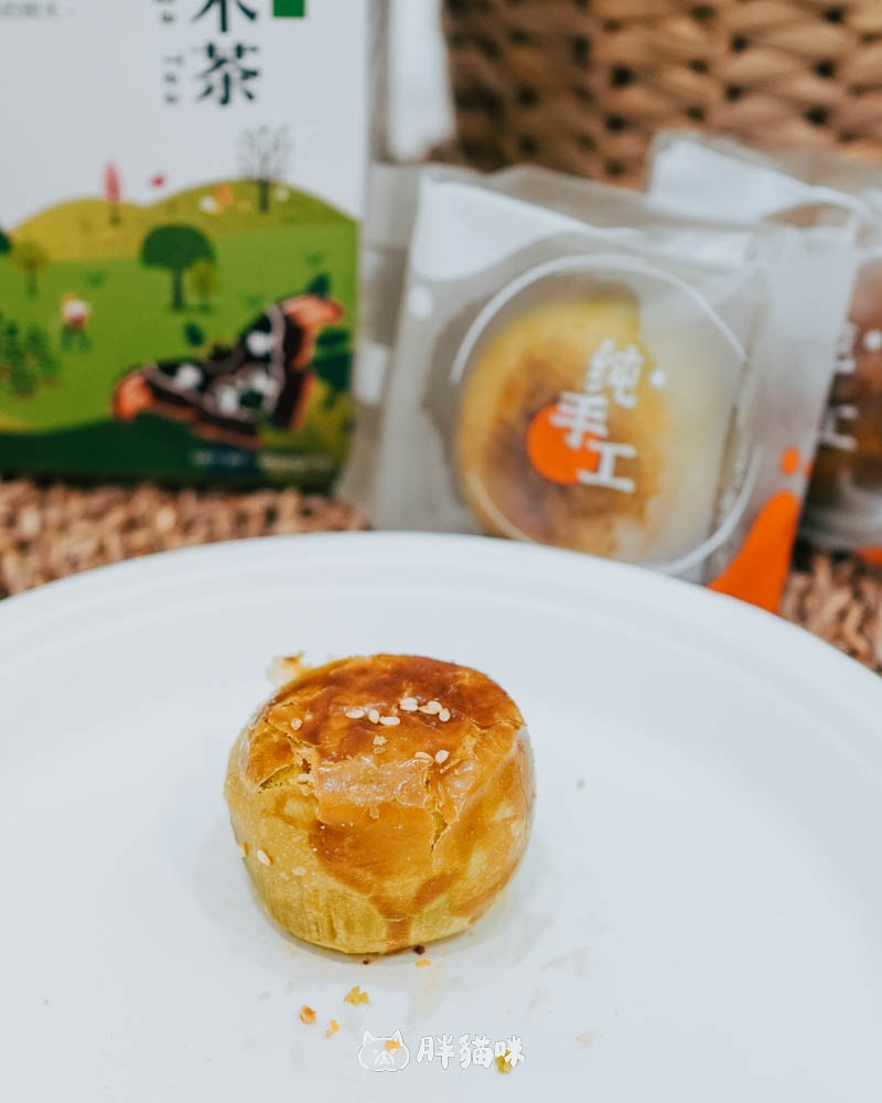 【開箱】中秋禮盒~綠金璀璨愛心聯名禮盒:有愛的中秋月餅登場。辣木粉月餅4種口味+辣木茶包超健康推薦! - 第13張圖