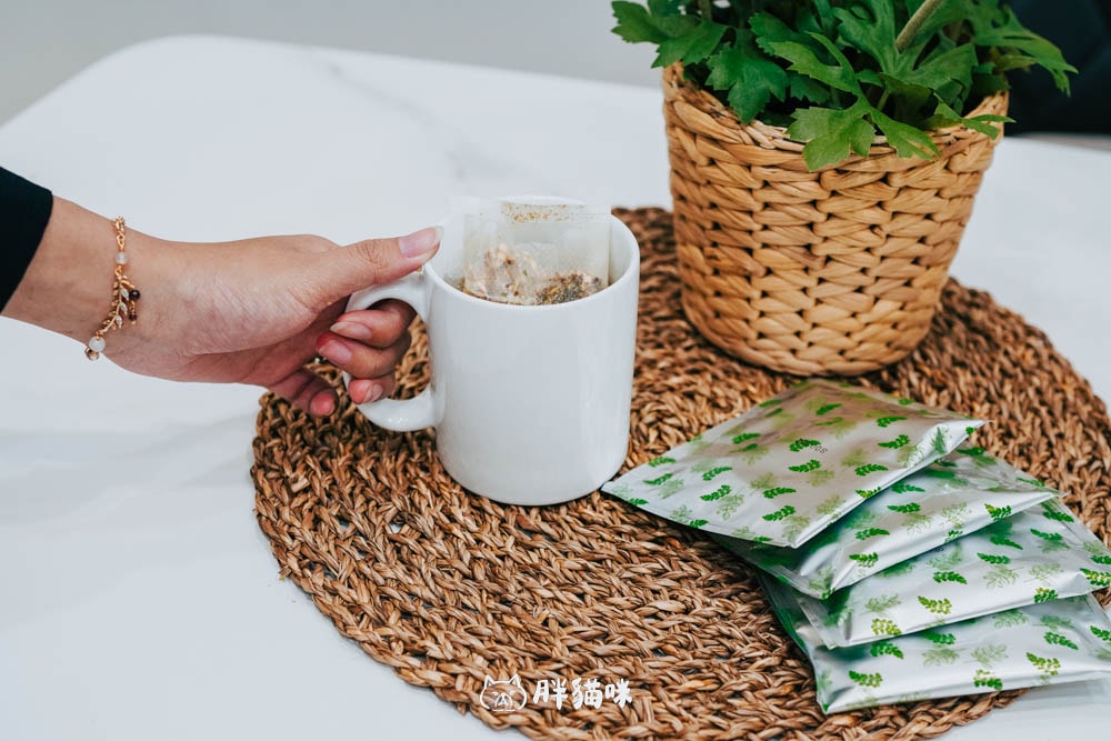 【開箱】中秋禮盒~綠金璀璨愛心聯名禮盒:有愛的中秋月餅登場。辣木粉月餅4種口味+辣木茶包超健康推薦! - 第20張圖