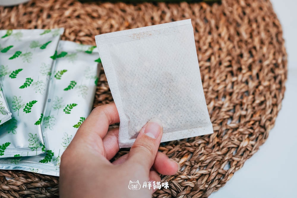 【開箱】中秋禮盒~綠金璀璨愛心聯名禮盒:有愛的中秋月餅登場。辣木粉月餅4種口味+辣木茶包超健康推薦! - 第22張圖