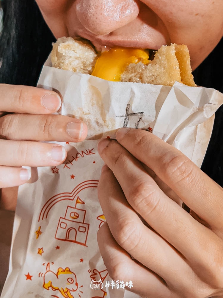 【鶯歌美食】蔥香蛋黃流心!鶯歌龍鳳夜市的「炸蛋蔥油餅」3種口味任選 - 第5張圖