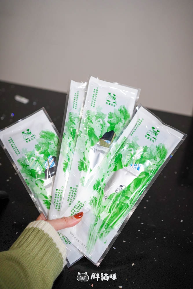 團購優惠!開箱【金德老爹辣醬】 辣椒醬新霸主!三大口味開箱評測,麻辣香搭什麼都厲害!加碼開箱香菜拌麵~ - 第13張圖