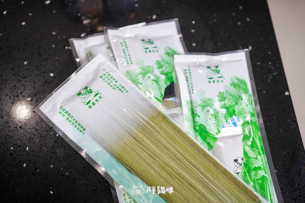 團購優惠!開箱【金德老爹辣醬】 辣椒醬新霸主!三大口味開箱評測,麻辣香搭什麼都厲害!加碼開箱香菜拌麵~ - 第14張圖