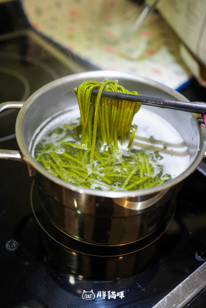 團購優惠!開箱【金德老爹辣醬】 辣椒醬新霸主!三大口味開箱評測,麻辣香搭什麼都厲害!加碼開箱香菜拌麵~ - 第16張圖