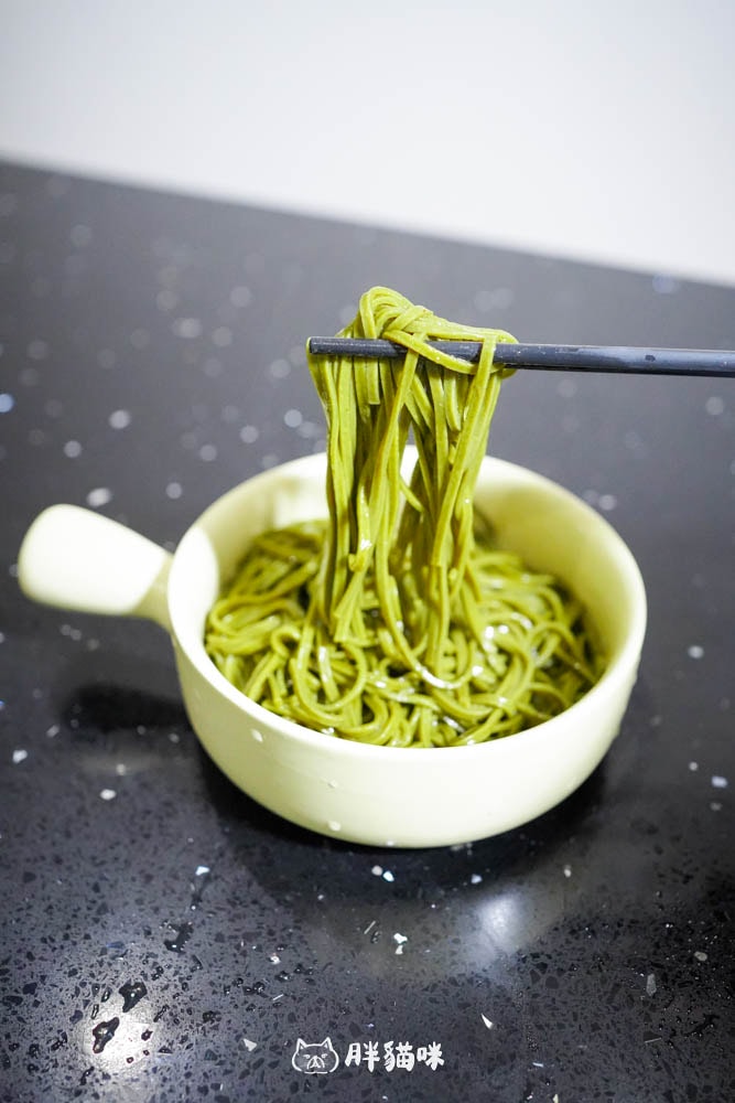 團購優惠!開箱【金德老爹辣醬】 辣椒醬新霸主!三大口味開箱評測,麻辣香搭什麼都厲害!加碼開箱香菜拌麵~ - 第17張圖