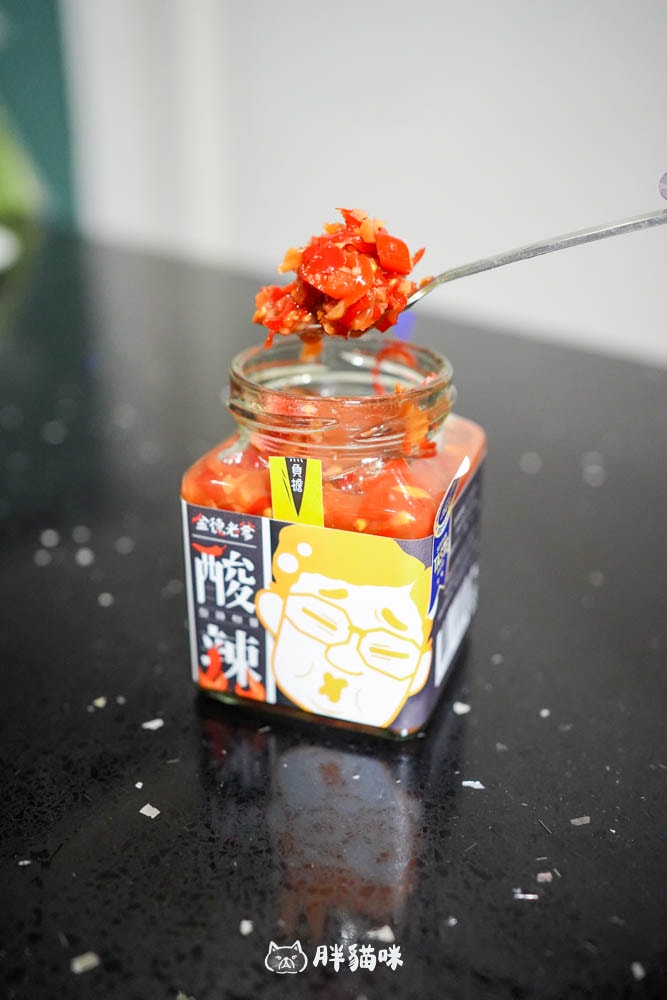 團購優惠!開箱【金德老爹辣醬】 辣椒醬新霸主!三大口味開箱評測,麻辣香搭什麼都厲害!加碼開箱香菜拌麵~ - 第7張圖