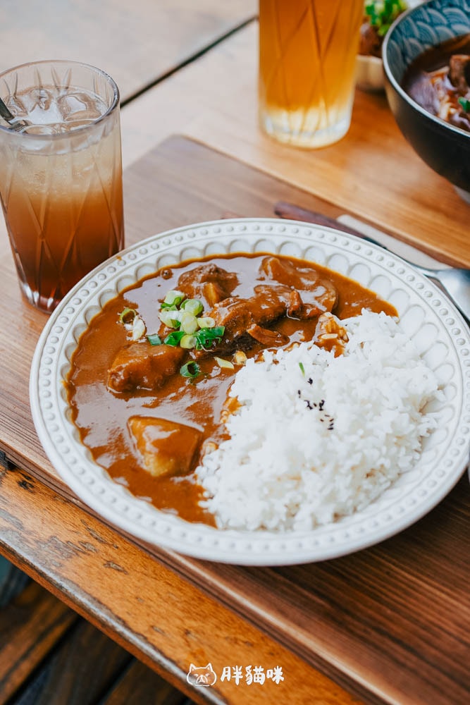 台北最難訂的牛肉麵體驗!【門前隱味牛肉麵】三重空軍一村店:湯頭濃郁、小菜驚豔,吃過才懂為何人潮擠爆! - 第15張圖