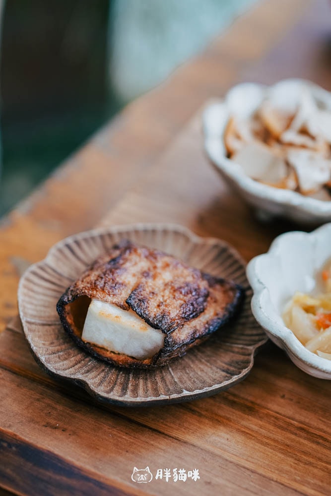 台北最難訂的牛肉麵體驗!【門前隱味牛肉麵】三重空軍一村店:湯頭濃郁、小菜驚豔,吃過才懂為何人潮擠爆! - 第12張圖