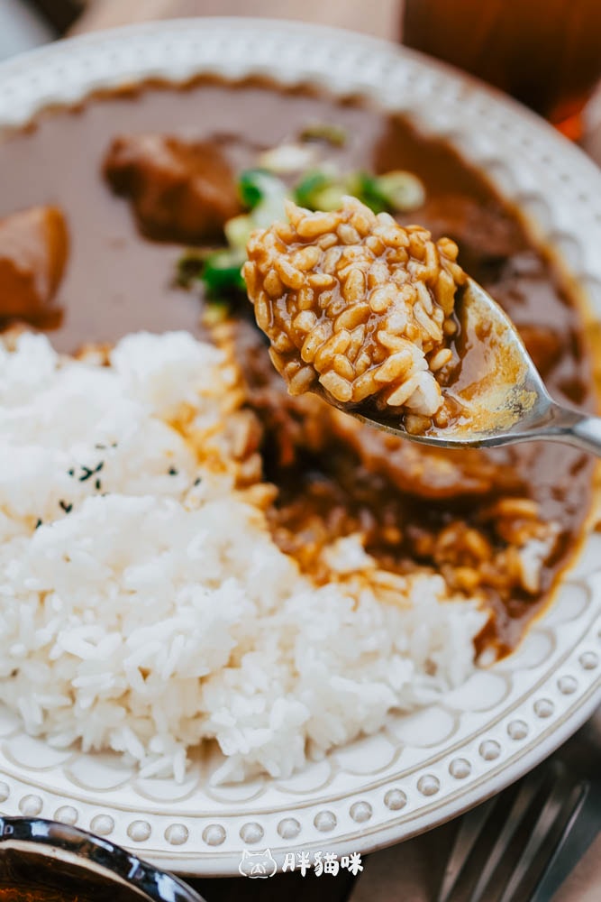 台北最難訂的牛肉麵體驗!【門前隱味牛肉麵】三重空軍一村店:湯頭濃郁、小菜驚豔,吃過才懂為何人潮擠爆! - 第16張圖