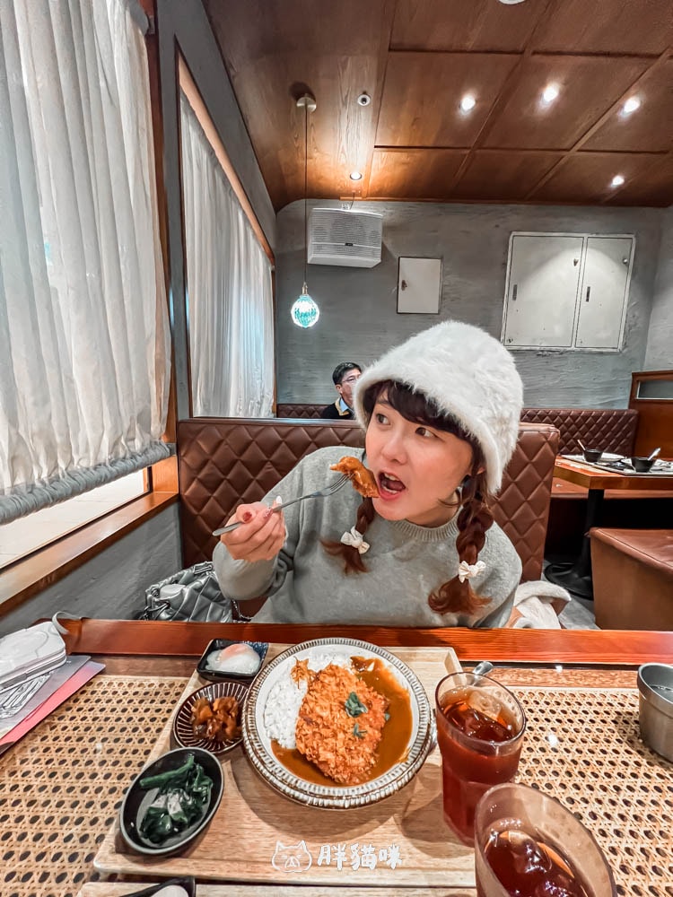 微風台北車站2F美食【新高軒咖喱】復古裝潢與超滿足套餐,推薦炸豬排咖哩飯。 - 第5張圖