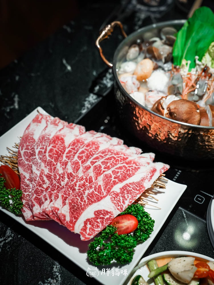台北林森北路美食,深夜食堂奢華與美味兼具的「凌舞餐酒館」用餐體驗:牛肉鍋太豪奢!品味30年威士忌 - 第10張圖