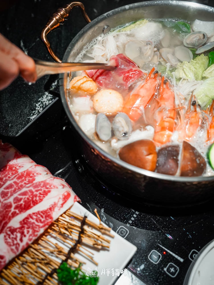 台北林森北路美食,深夜食堂奢華與美味兼具的「凌舞餐酒館」用餐體驗:牛肉鍋太豪奢!品味30年威士忌 - 第8張圖