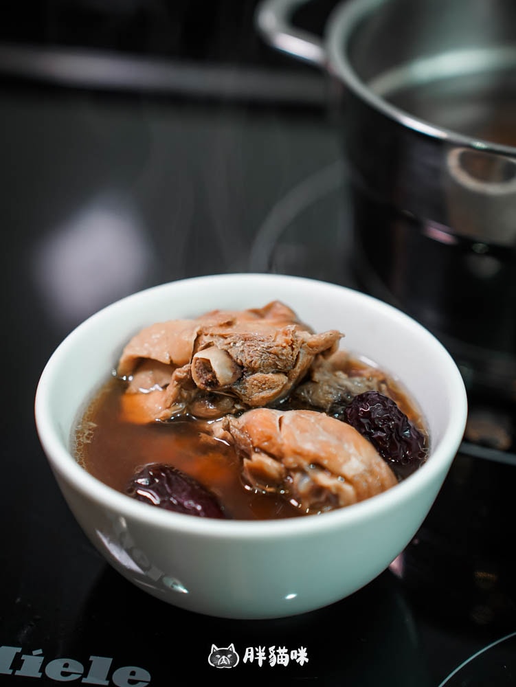 【開箱評測】可加熱即食的冷凍湯品評比:3家冷凍湯品實測,其中這家湯味濃肉多最值得買! - 第14張圖 【開箱評測】加熱即食:3款冷凍雞湯實測,這碗湯肉多味濃最值得買!樂桃、享味生活、耐速餐飲