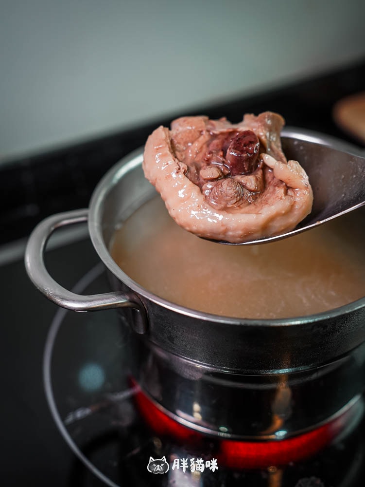 【開箱評測】可加熱即食的冷凍湯品評比:3家冷凍湯品實測,其中這家湯味濃肉多最值得買! - 第5張圖 【開箱評測】加熱即食:3款冷凍雞湯實測,這碗湯肉多味濃最值得買!樂桃、享味生活、耐速餐飲
