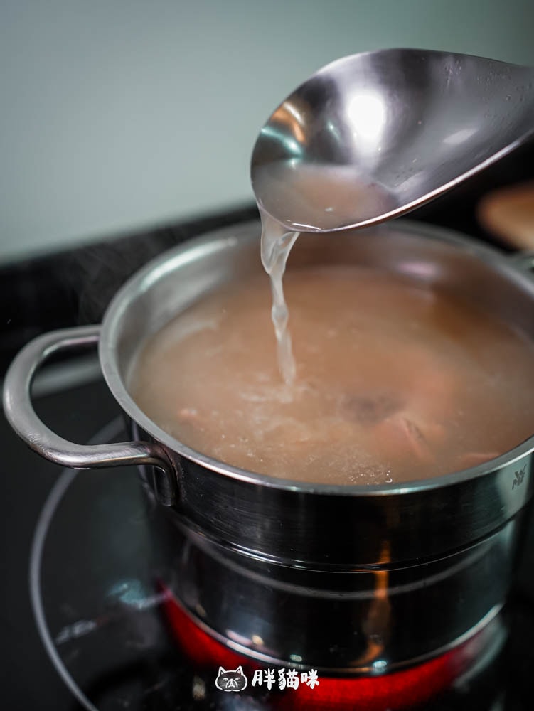 【開箱評測】可加熱即食的冷凍湯品評比:3家冷凍湯品實測,其中這家湯味濃肉多最值得買! - 第6張圖 【開箱評測】加熱即食:3款冷凍雞湯實測,這碗湯肉多味濃最值得買!樂桃、享味生活、耐速餐飲