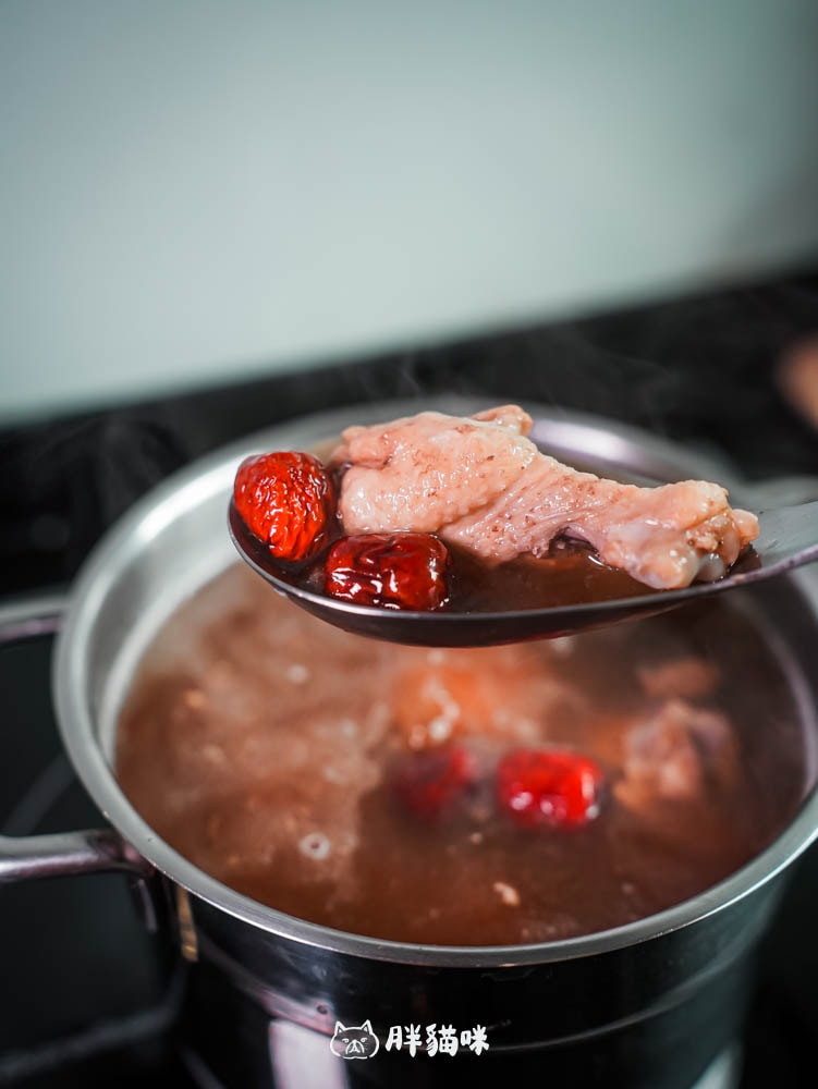 【開箱評測】可加熱即食的冷凍湯品評比:3家冷凍湯品實測,其中這家湯味濃肉多最值得買! - 第19張圖 【開箱評測】加熱即食:3款冷凍雞湯實測,這碗湯肉多味濃最值得買!樂桃、享味生活、耐速餐飲