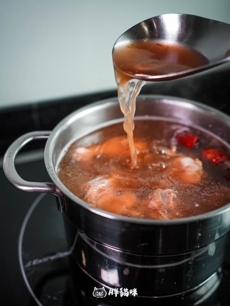 【開箱評測】可加熱即食的冷凍湯品評比:3家冷凍湯品實測,其中這家湯味濃肉多最值得買! - 第21張圖 【開箱評測】加熱即食:3款冷凍雞湯實測,這碗湯肉多味濃最值得買!樂桃、享味生活、耐速餐飲