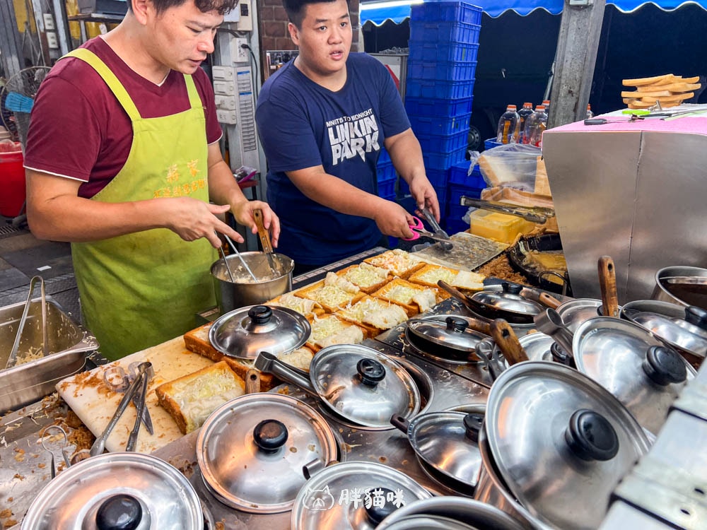 花蓮東大門夜市必吃!【蔣家官財板東大門夜市店】:超多創意口味,酥脆吐司+濃郁內餡,排多久都要吃到? - 第2張圖