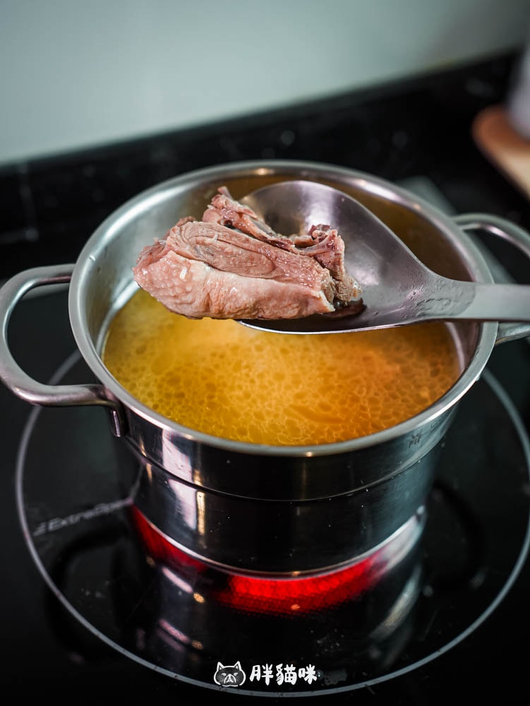 【開箱評測】可加熱即食的冷凍湯品評比:3家冷凍湯品實測,其中這家湯味濃肉多最值得買! - 第26張圖 【開箱評測】加熱即食:3款冷凍雞湯實測,這碗湯肉多味濃最值得買!樂桃、享味生活、耐速餐飲