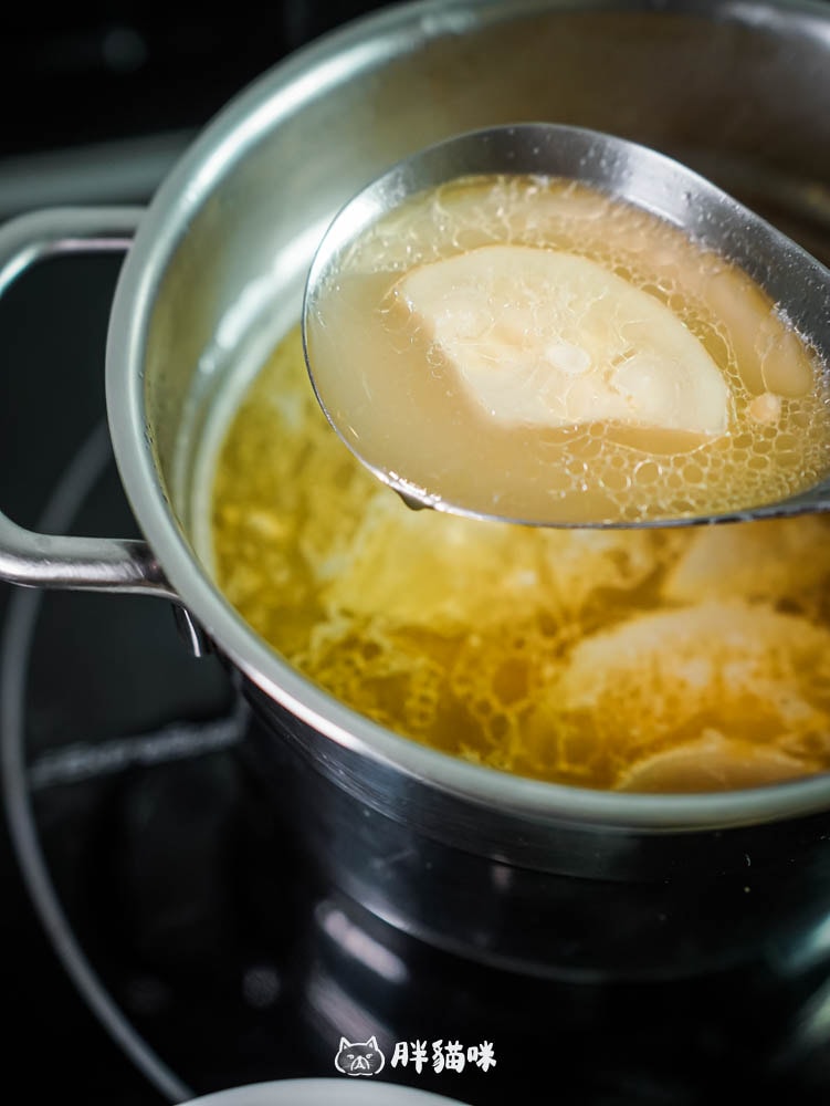 【開箱評測】可加熱即食的冷凍湯品評比:3家冷凍湯品實測,其中這家湯味濃肉多最值得買! - 第30張圖 【開箱評測】加熱即食:3款冷凍雞湯實測,這碗湯肉多味濃最值得買!樂桃、享味生活、耐速餐飲