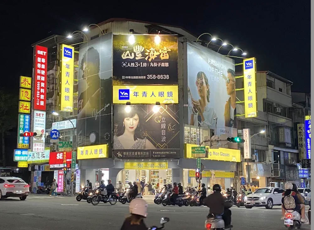 台南年青人眼鏡行內部環境
