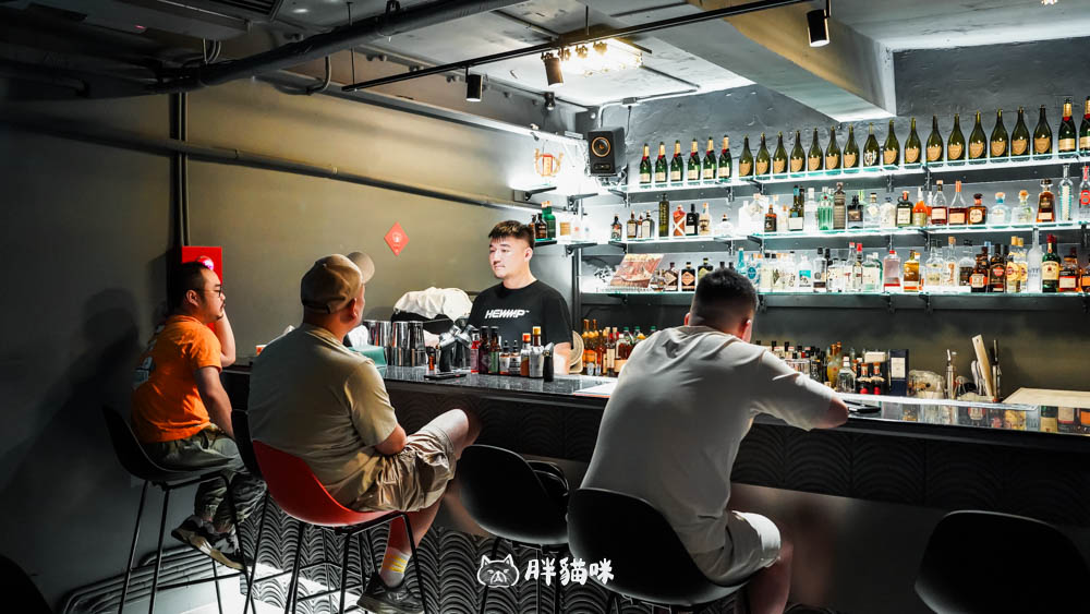 西門酒吧推薦【HELP Bar & Cafe Taipei】情緒診療酒單5選太浮誇!點滴調酒、醫藥箱shot全收服我的心 - 第42張圖