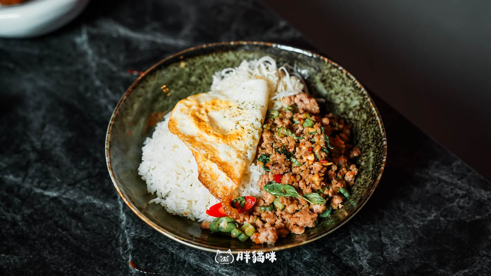 西門酒吧推薦【HELP Bar & Cafe Taipei】情緒診療酒單5選太浮誇!點滴調酒、醫藥箱shot全收服我的心 - 第33張圖