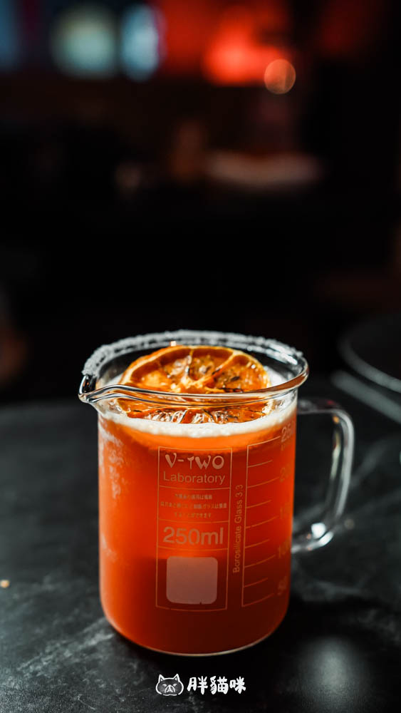 西門酒吧推薦【HELP Bar & Cafe Taipei】情緒診療酒單5選太浮誇!點滴調酒、醫藥箱shot全收服我的心 - 第14張圖