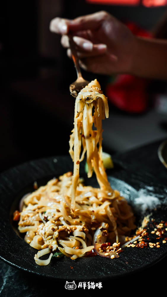 西門酒吧推薦【HELP Bar & Cafe Taipei】情緒診療酒單5選太浮誇!點滴調酒、醫藥箱shot全收服我的心 - 第35張圖