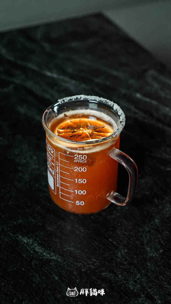 西門酒吧推薦【HELP Bar & Cafe Taipei】情緒診療酒單5選太浮誇!點滴調酒、醫藥箱shot全收服我的心 - 第15張圖