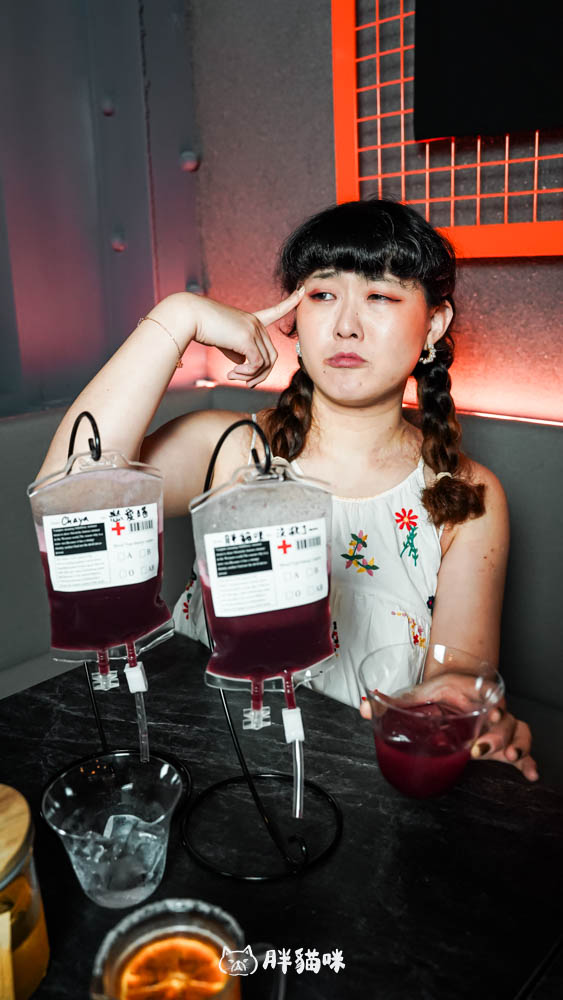 西門酒吧推薦【HELP Bar & Cafe Taipei】情緒診療酒單5選太浮誇!點滴調酒、醫藥箱shot全收服我的心 - 第4張圖