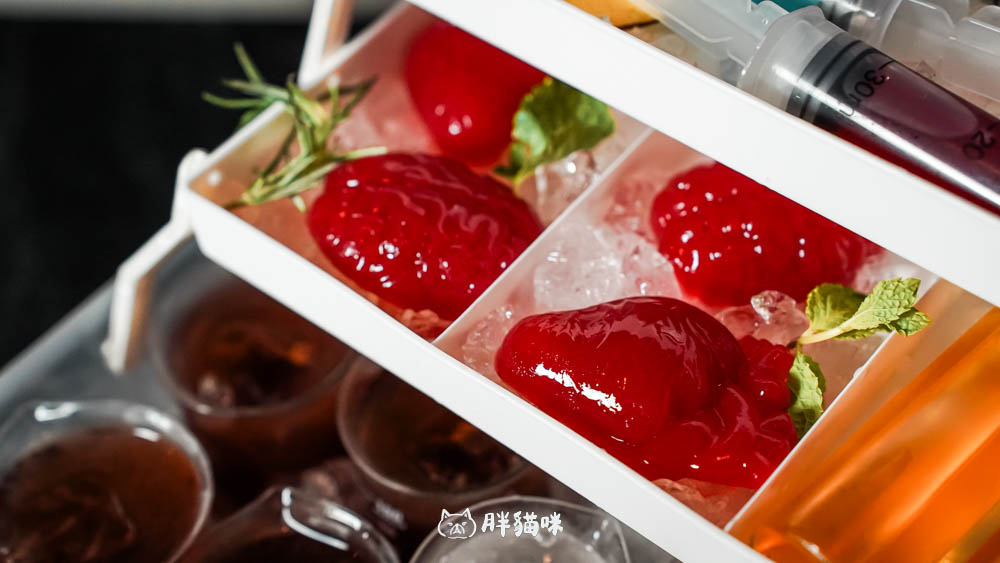 西門酒吧推薦【HELP Bar & Cafe Taipei】情緒診療酒單5選太浮誇!點滴調酒、醫藥箱shot全收服我的心 - 第20張圖