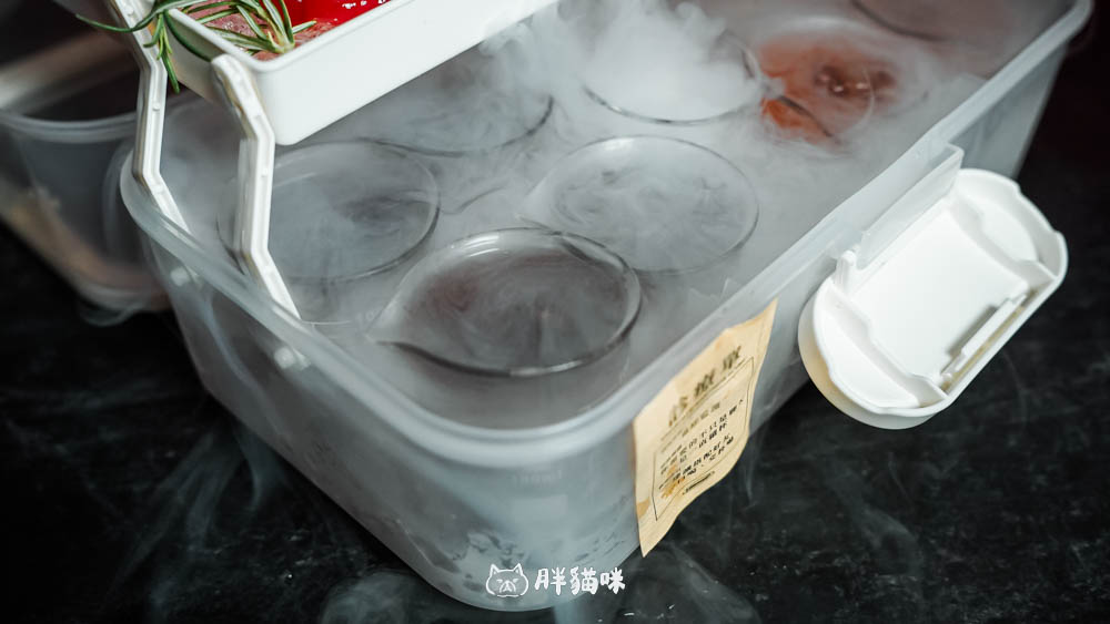 西門酒吧推薦【HELP Bar & Cafe Taipei】情緒診療酒單5選太浮誇!點滴調酒、醫藥箱shot全收服我的心 - 第22張圖