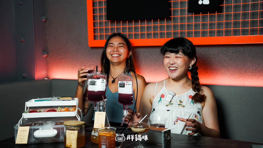 西門酒吧推薦【HELP Bar & Cafe Taipei】情緒診療酒單5選太浮誇!點滴調酒、醫藥箱shot全收服我的心 - 第41張圖