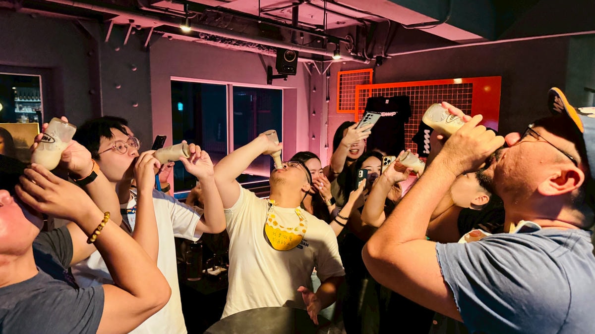 西門酒吧推薦【HELP Bar & Cafe Taipei】情緒診療酒單5選太浮誇!點滴調酒、醫藥箱shot全收服我的心 - 第45張圖