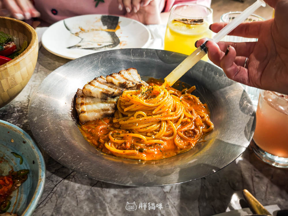 板橋酒吧推薦【YELO Seoul Bistro首爾餐酒館】:冰箱門入口太狂!韓式×義式創意料理+調酒必吃清單 - 第11張圖