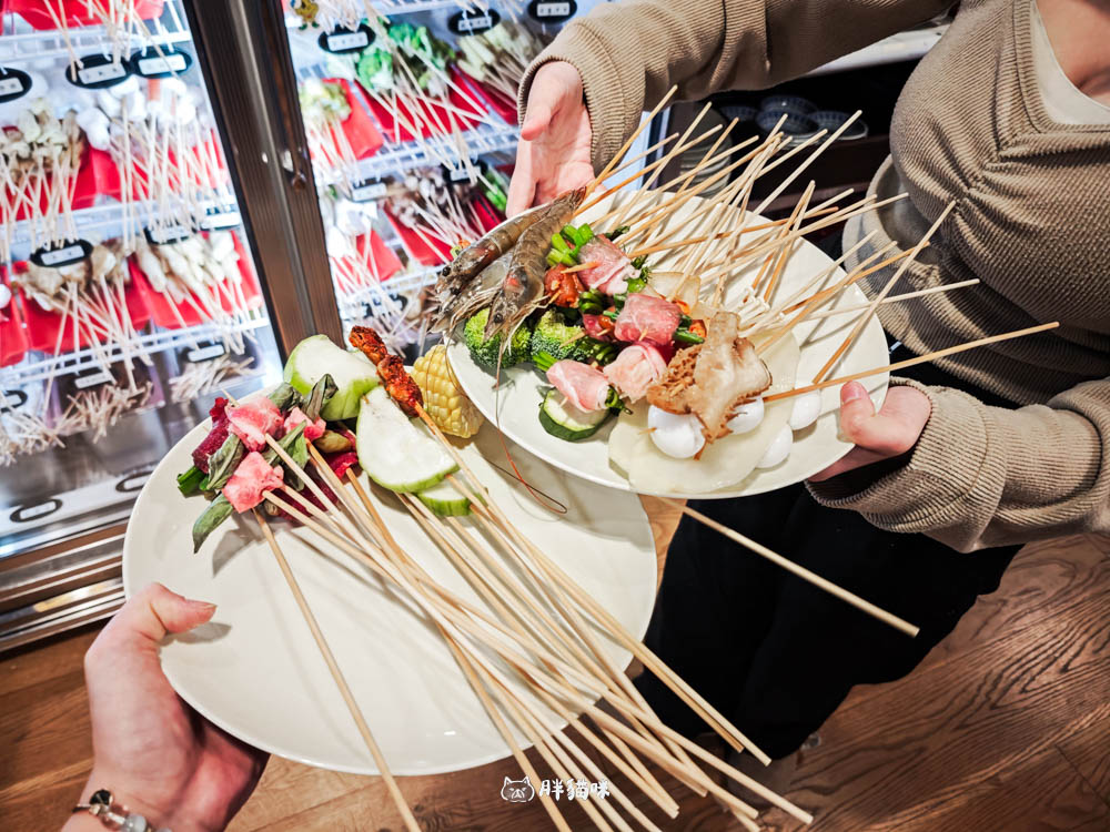 板橋火鍋推薦：一串只要10元！「爽辣重慶串串鍋」腦花控必衝，道地牛油麻辣鍋配酸梅汁超爽快