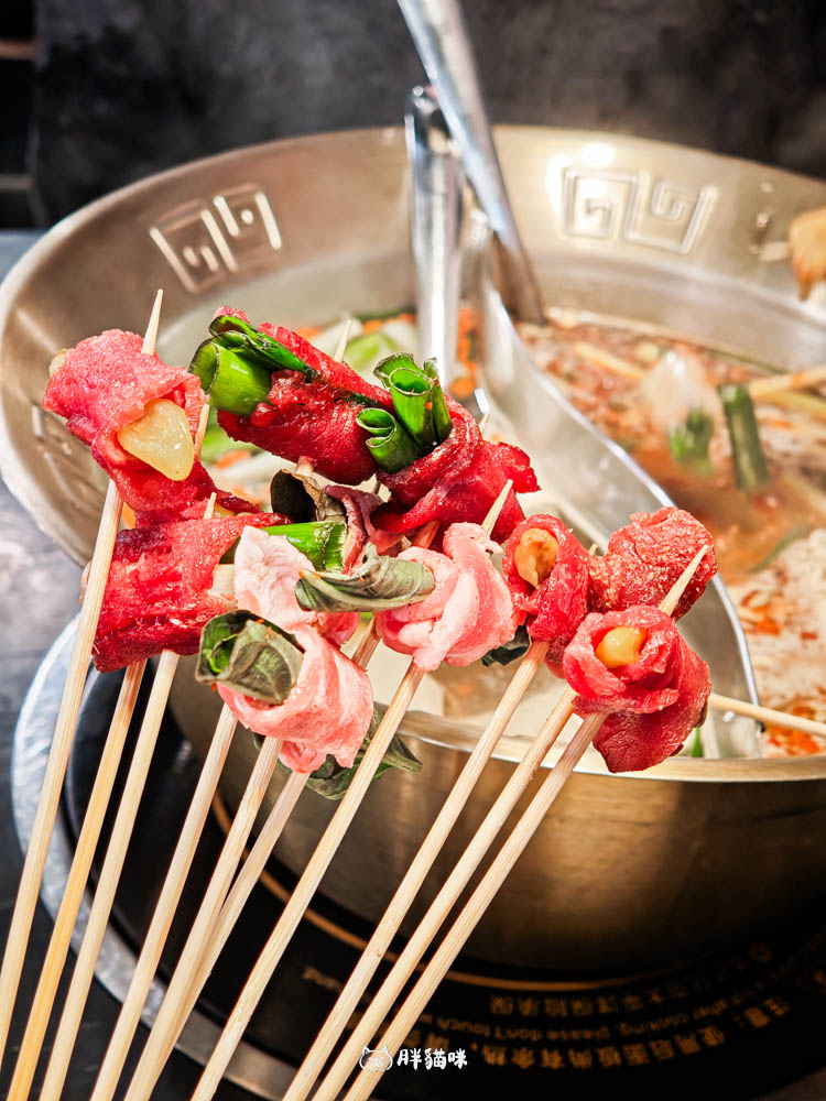 板橋火鍋推薦：一串只要10元！「爽辣重慶串串鍋」腦花控必衝，道地牛油麻辣鍋配酸梅汁超爽快