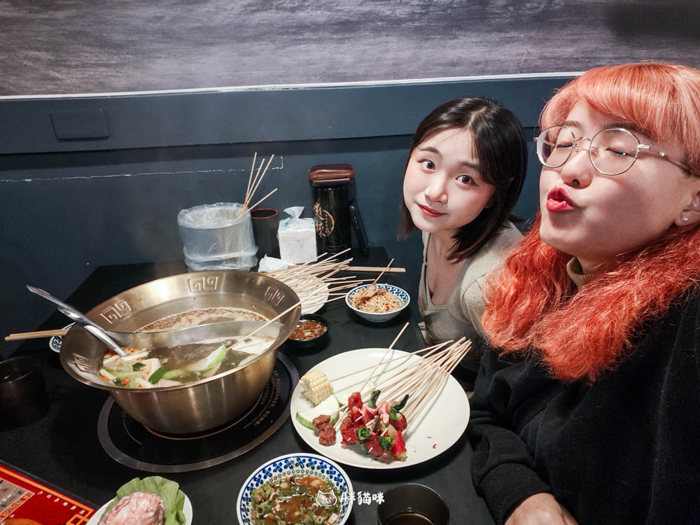 板橋火鍋推薦：一串只要10元！「爽辣重慶串串鍋」腦花控必衝，道地牛油麻辣鍋配酸梅汁超爽快