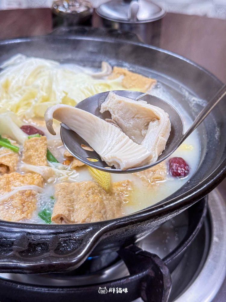 【樹林美食】曾家豬肚雞:必吃的排隊神店!炭烤串燒每桌限點一份? - 第7張圖 【樹林美食】曾家豬肚雞:必吃的排隊神店!炭烤串燒每桌限點一份?